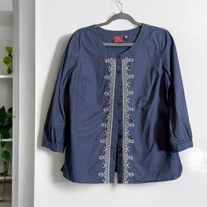 Oscar an Oscar de la Renta Company Cotton Top. Blue W/ White Embroidery.